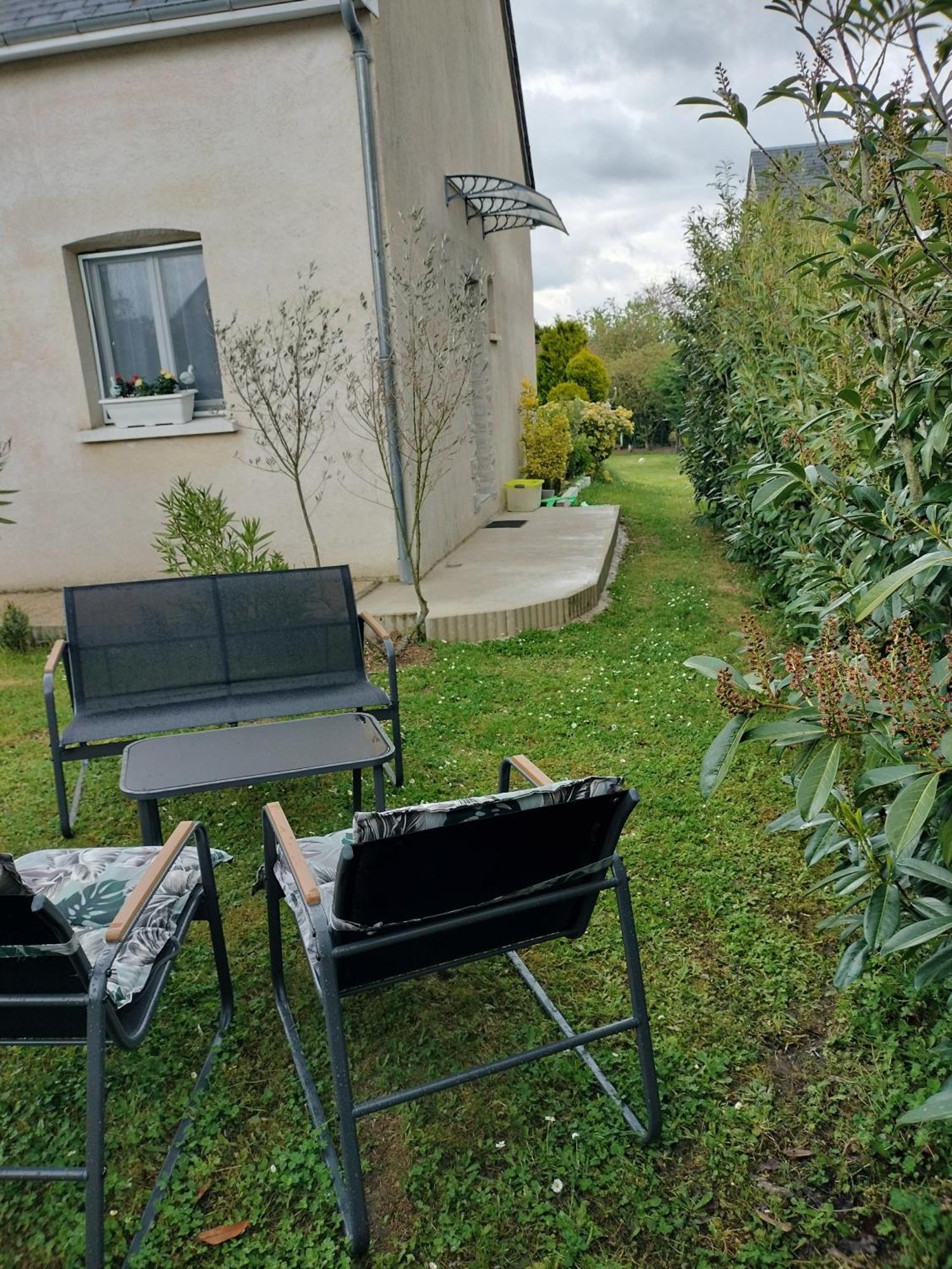 Un Studio Avec Une Entree Independante Thilouze Esterno foto